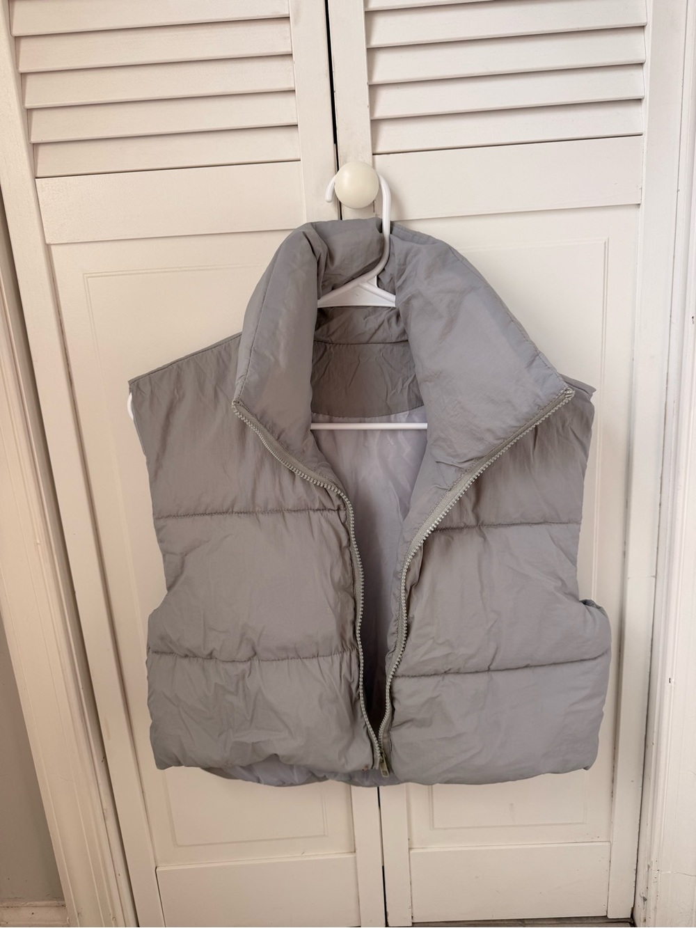 Light Gray Cropped Puffer Vest